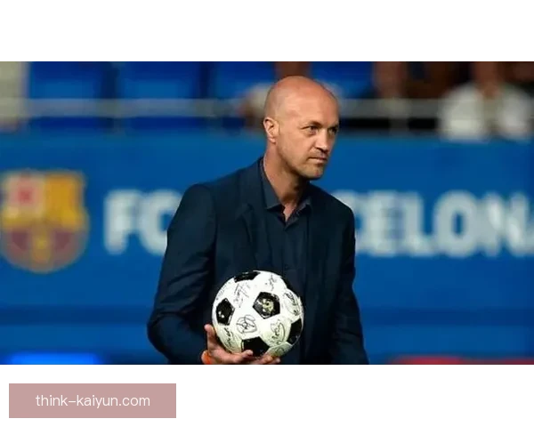 克鲁伊夫的足球历史地位与现代战术发展密切相关，值得深度分析与探讨。