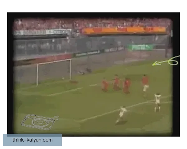 克鲁伊夫战术地位解析：全攻全守理念对现代足球的持续影响